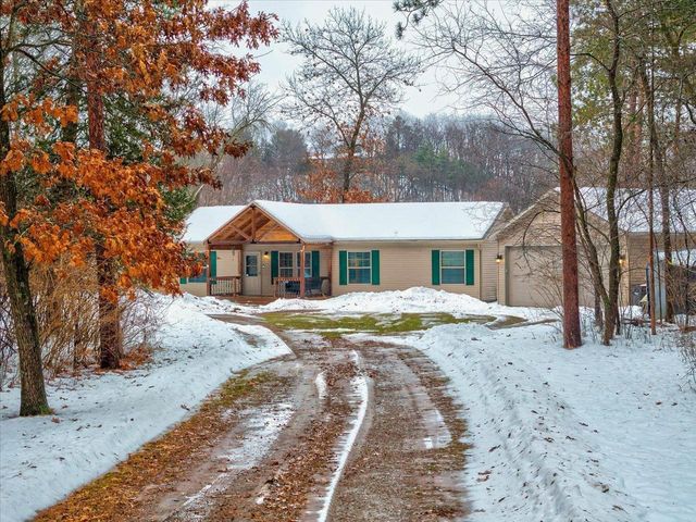 S1404 Indian Trail Parkway, Baraboo, WI 53913