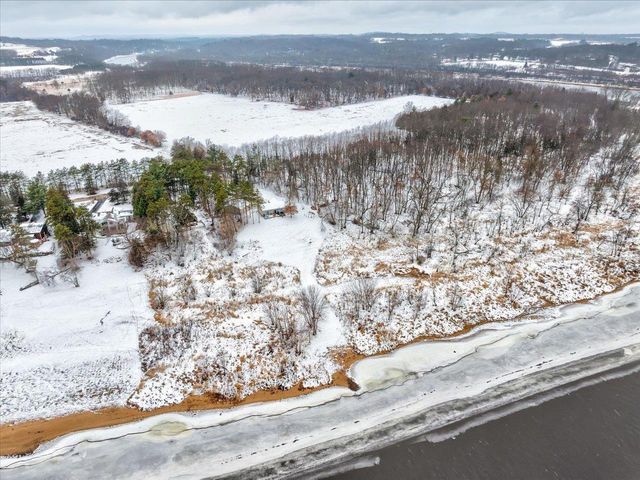 S1404 Indian Trail Parkway, Baraboo, WI 53913