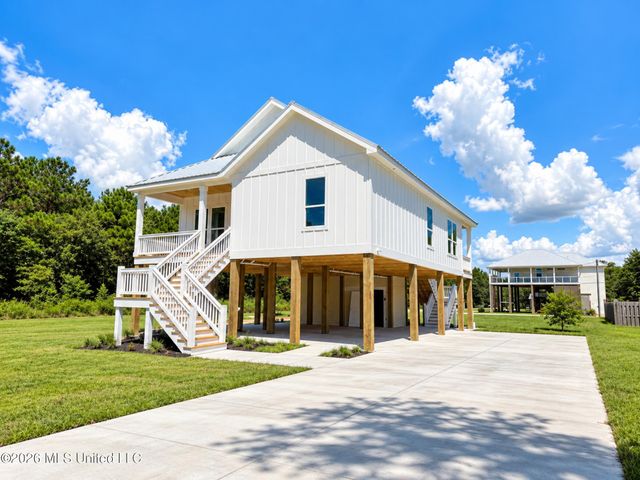 404 Fourth Street, Waveland, MS 39576