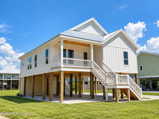 404 Fourth Street, Waveland, MS 39576