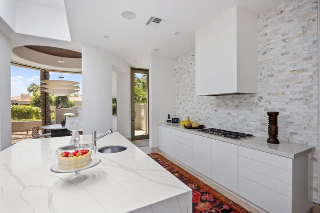 102 Waterford Circle, Rancho Mirage, CA 92270