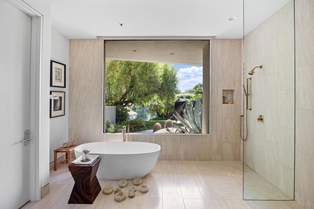 102 Waterford Circle, Rancho Mirage, CA 92270