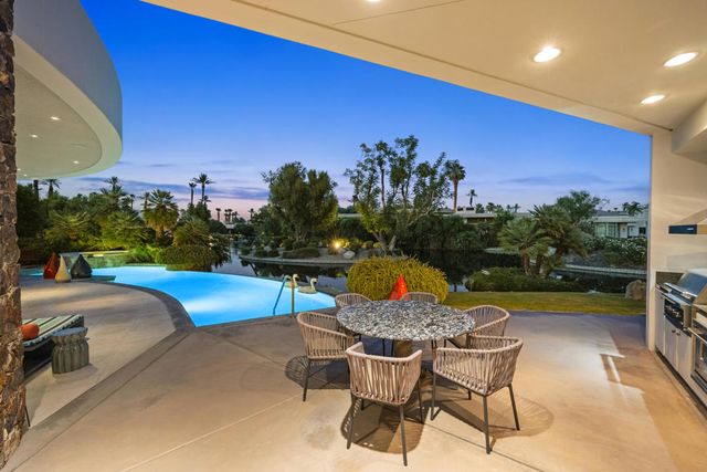 102 Waterford Circle, Rancho Mirage, CA 92270