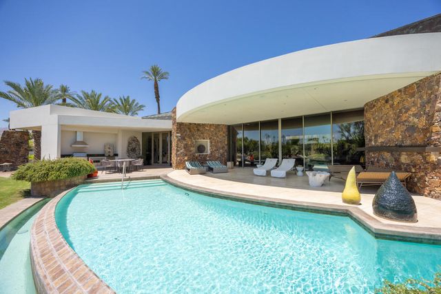 102 Waterford Circle, Rancho Mirage, CA 92270