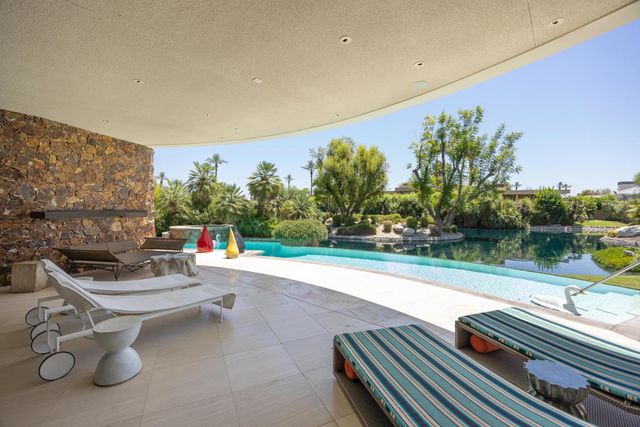 102 Waterford Circle, Rancho Mirage, CA 92270