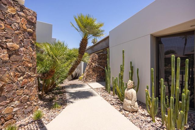 102 Waterford Circle, Rancho Mirage, CA 92270