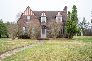 26470 Meadowood Court S, Lathrup Village, MI 48076