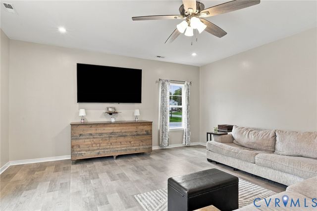 8801 Elkview Ct, North Chesterfield, VA 23236