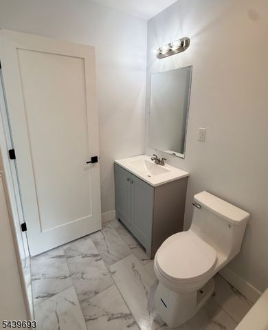 60 Laurel St, Paterson City, NJ 07522