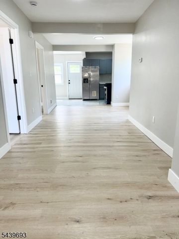 60 Laurel St, Paterson City, NJ 07522