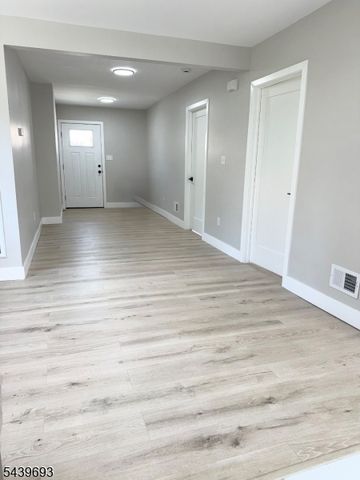 60 Laurel St, Paterson City, NJ 07522