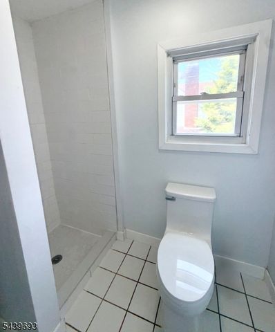 60 Laurel St, Paterson City, NJ 07522