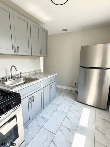 60 Laurel St, Paterson City, NJ 07522