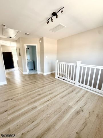 60 Laurel St, Paterson City, NJ 07522