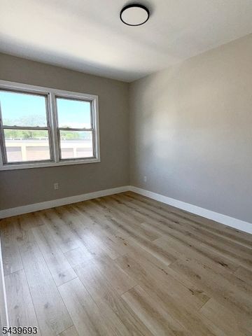 60 Laurel St, Paterson City, NJ 07522