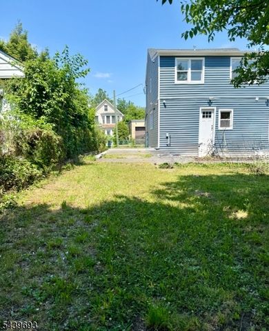60 Laurel St, Paterson City, NJ 07522