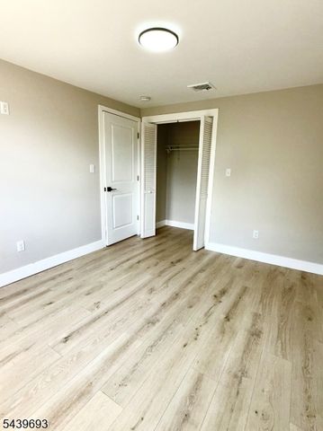 60 Laurel St, Paterson City, NJ 07522