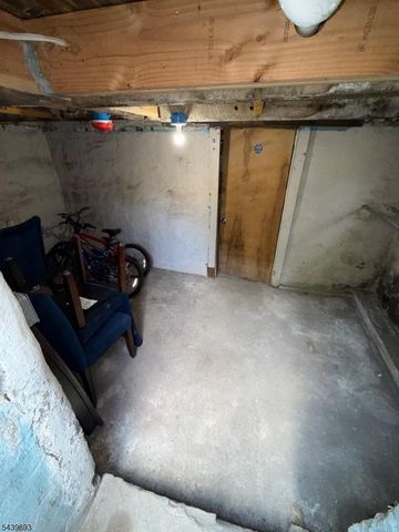 60 Laurel St, Paterson City, NJ 07522