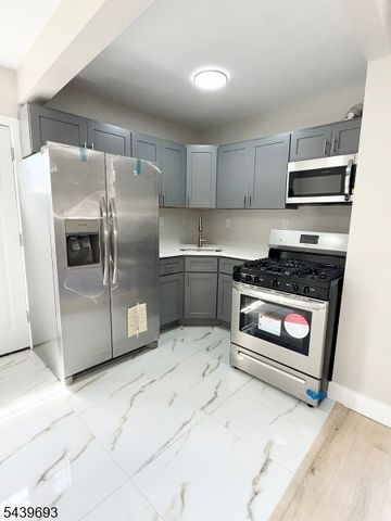 60 Laurel St, Paterson City, NJ 07522
