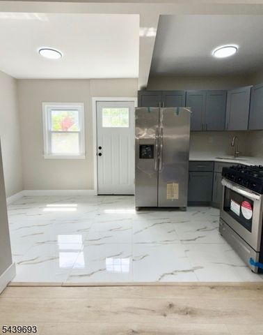 60 Laurel St, Paterson City, NJ 07522