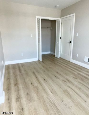 60 Laurel St, Paterson City, NJ 07522