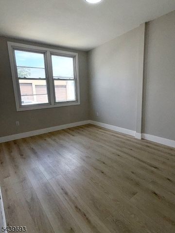 60 Laurel St, Paterson City, NJ 07522