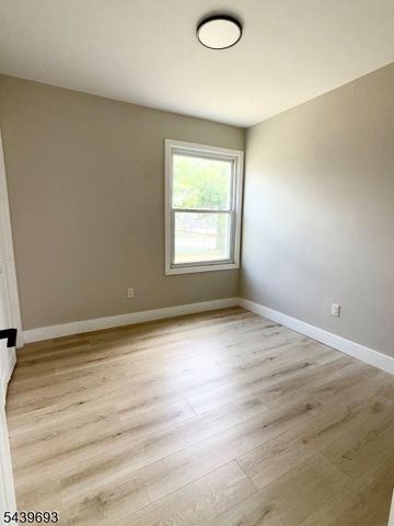 60 Laurel St, Paterson City, NJ 07522
