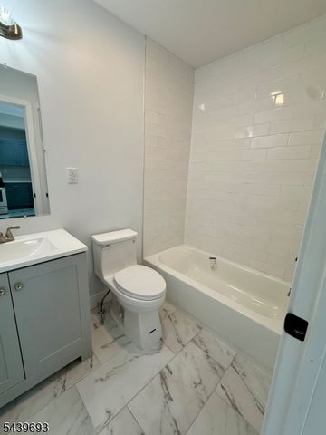 60 Laurel St, Paterson City, NJ 07522