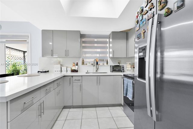 1142 SW 138th Ct, Miami, FL 33184