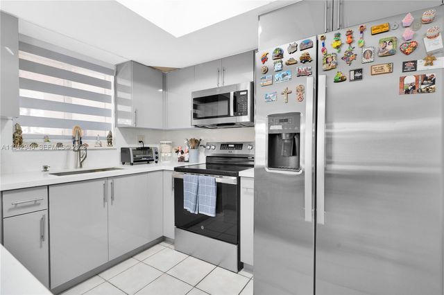 1142 SW 138th Ct, Miami, FL 33184