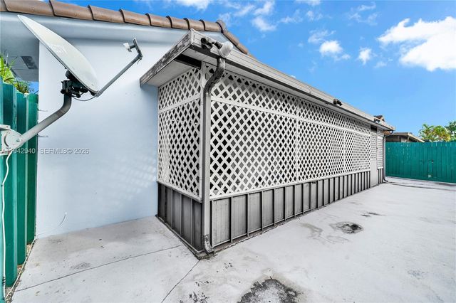 1142 SW 138th Ct, Miami, FL 33184