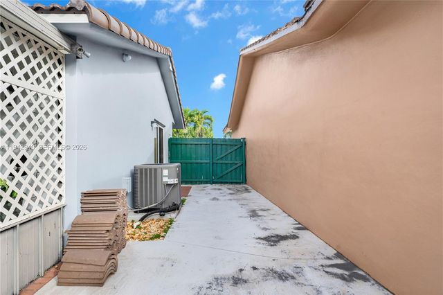 1142 SW 138th Ct, Miami, FL 33184