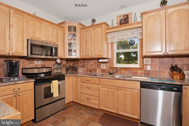 402 SCHOOL RD, Lincoln University, PA 19352