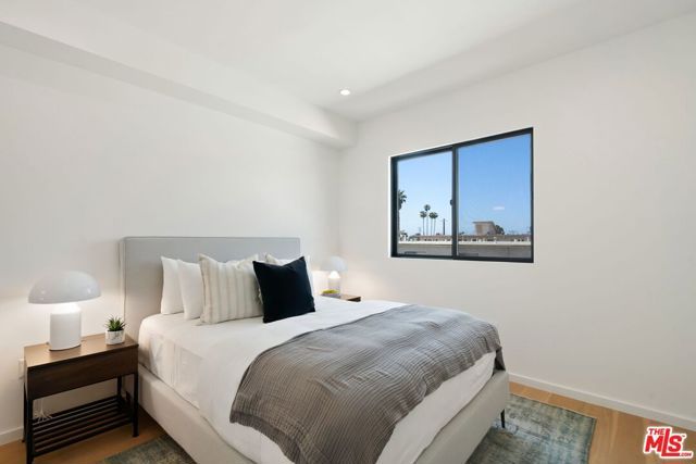 3809 S Verona Court, Los Angeles, CA 90066