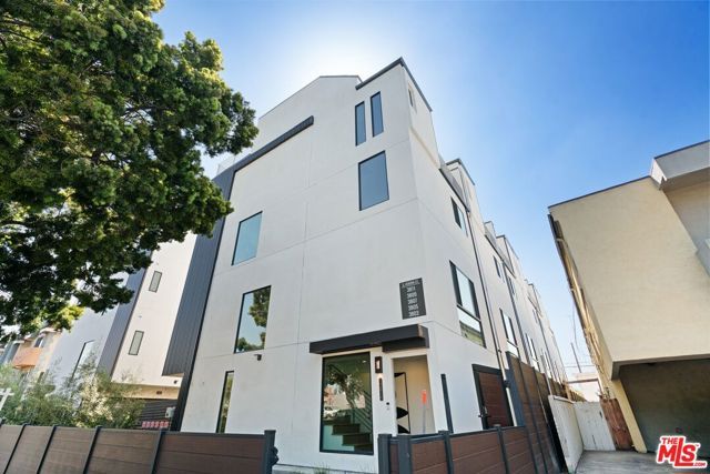 3809 S Verona Court, Los Angeles, CA 90066