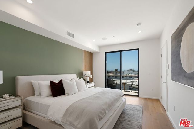 3809 S Verona Court, Los Angeles, CA 90066