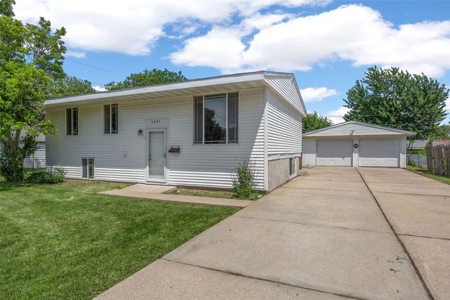 5635 Cornell Street SW, Cedar Rapids, IA 52404