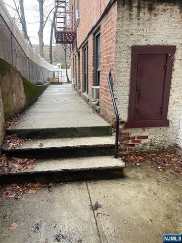 303 Hamilton Avenue Bas 1, Hackensack, NJ 07601