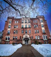 303 Hamilton Avenue Bas 1, Hackensack, NJ 07601