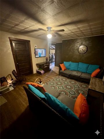 380 Monroe Ave, Leechburg Boro, PA 15656