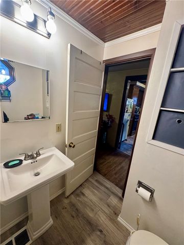 380 Monroe Ave, Leechburg Boro, PA 15656