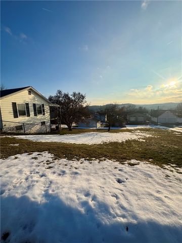 380 Monroe Ave, Leechburg Boro, PA 15656