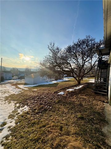 380 Monroe Ave, Leechburg Boro, PA 15656