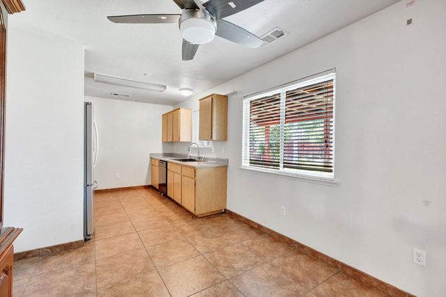 1350 E Jefferson Court, Reedley, CA 93654