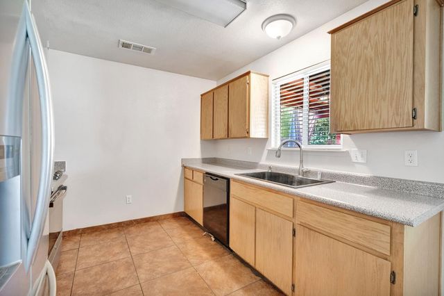 1350 E Jefferson Court, Reedley, CA 93654