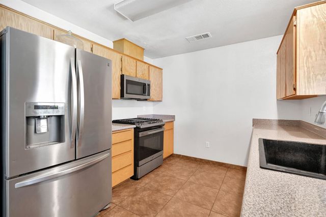 1350 E Jefferson Court, Reedley, CA 93654