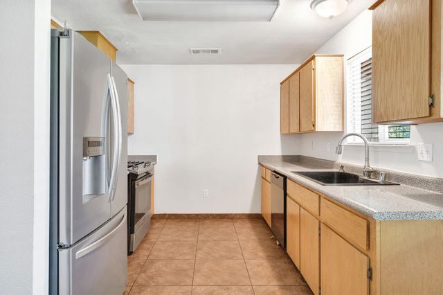 1350 E Jefferson Court, Reedley, CA 93654
