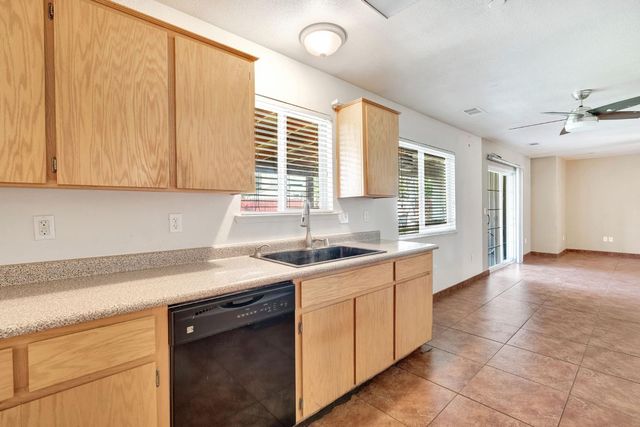 1350 E Jefferson Court, Reedley, CA 93654