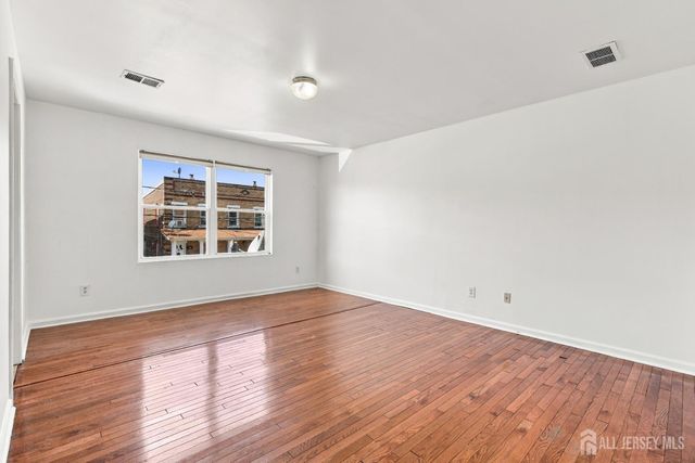 14 Somerset Street, Carteret, NJ 07008