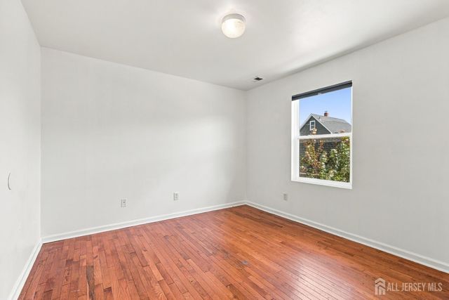 14 Somerset Street, Carteret, NJ 07008